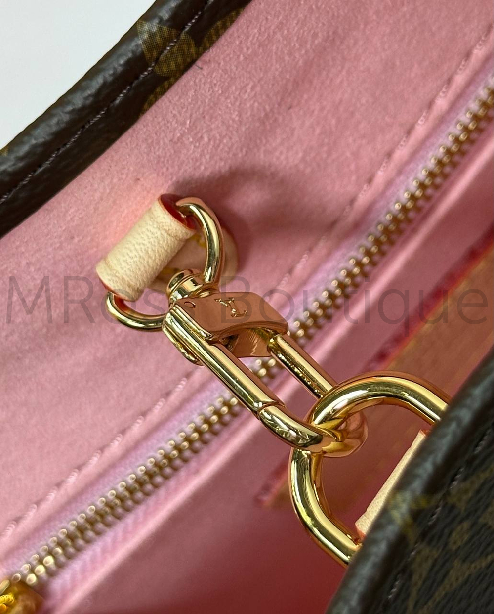 Коричневая сумка Louis Vuitton Onthego PM с узором монограм и цветами