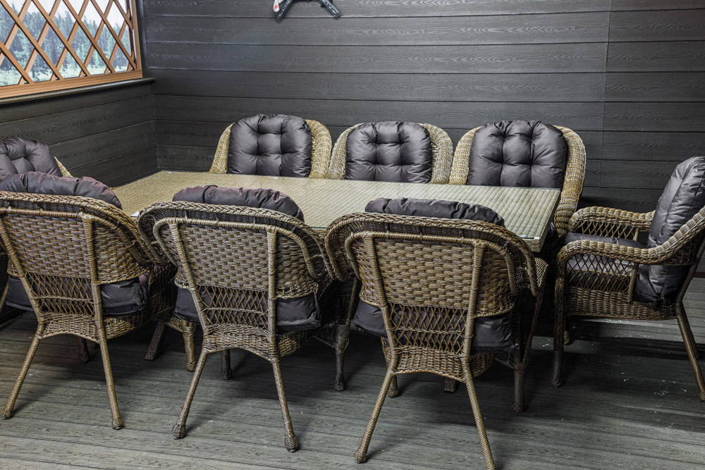 Обеденная группа из искусственного ротанга Кросс Мэдисон на 8 персон с подушками на сиденье и спинку