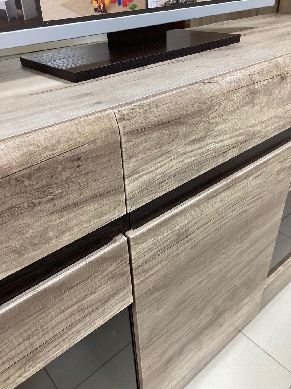 Комод-витрина Ультра серый крафт/дуб приморский