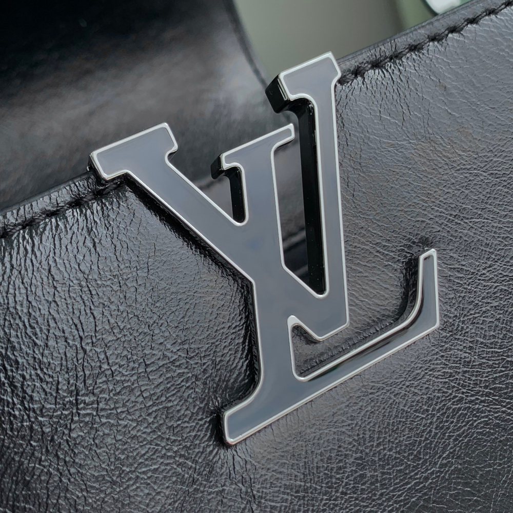 Louis Vuitton Capucines East West BB