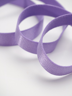 Резинка бретелечная яркая лаванда глянцевая ширина 15 мм