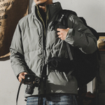 Короткий пуховик с воротником без капюшона на утином пуху с надписью на спине