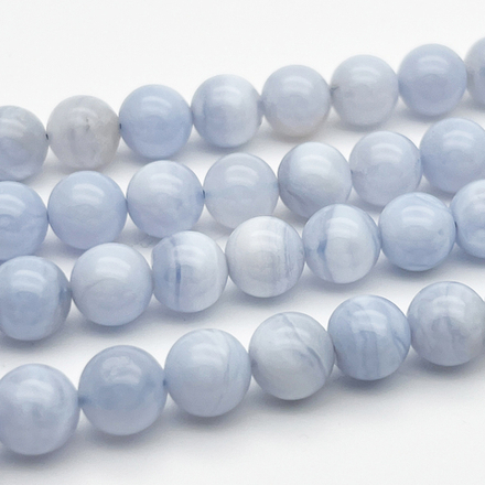 Агат голубой бусины ("Сапфирин"), диаметр около 8,3-8,5 мм, цена за 11 шт (1/4 нити)