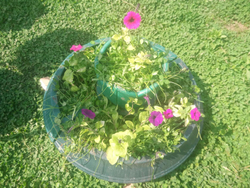 Садовый цветник Горка малая с вазонами 750+300, высота 500