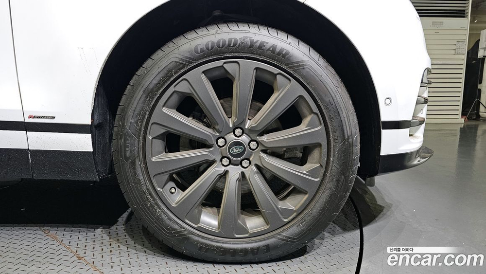 Land Rover Range Rover Bella 2.0 D240 R-Dynamic SE (10.2019)