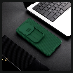 Чехол зеленого цвета (Dark Green) с защитной шторкой для камеры от Nillkin на OnePlus 13R, OnePlus Ace 5 и 5 Pro, серия CamShield Pro Case