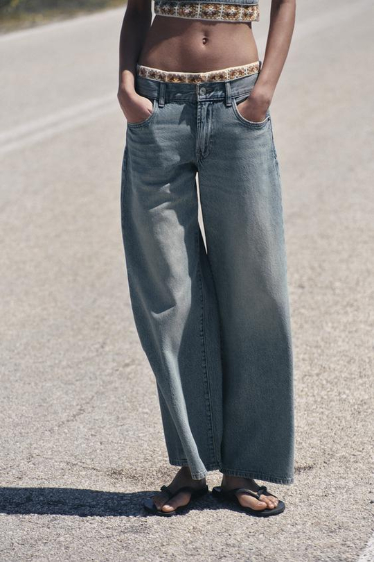 ZARA ДЖИНСЫ Z1975 LOOSE FIT СО СРЕДНЕЙ ПОСАДКОЙ И ВЯЗАНЫМИ ДЕТАЛЯМИ, ВЫЦВЕТШИЙ СИНИЙ
