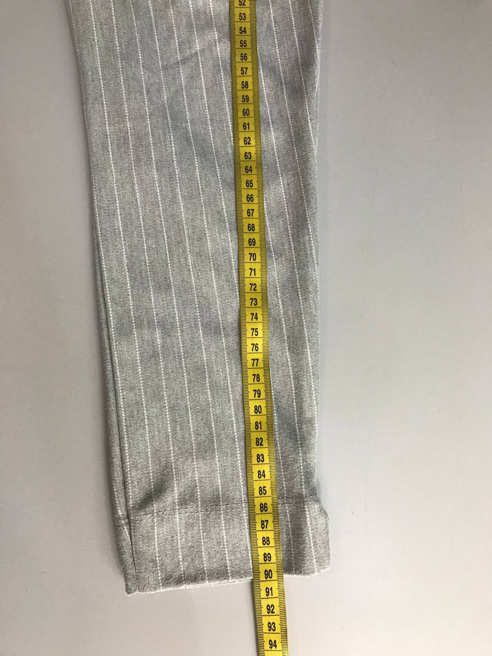 Брюки базового цвета в полоску, визуально на 44 размер