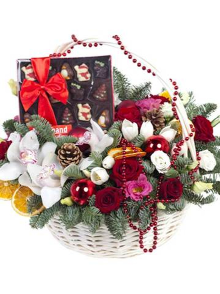 Композиция в корзине "В снежном лесу"