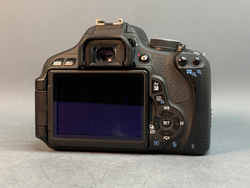 Canon 600D kit 18-55mm 3.5-5.6 IS ll 9.000 кадров