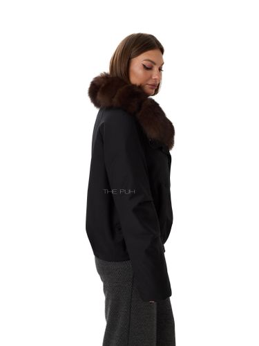 Короткая черная парка с песцовым воротником