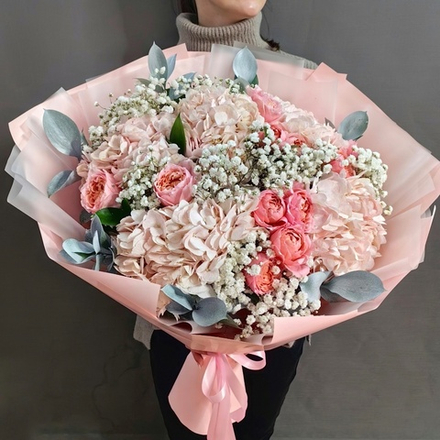 Букет с гортензиями и пионовидными розами "Juliette"