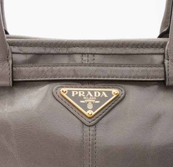 Кожаная большая сумка Prada Bonnie цвет оловянный