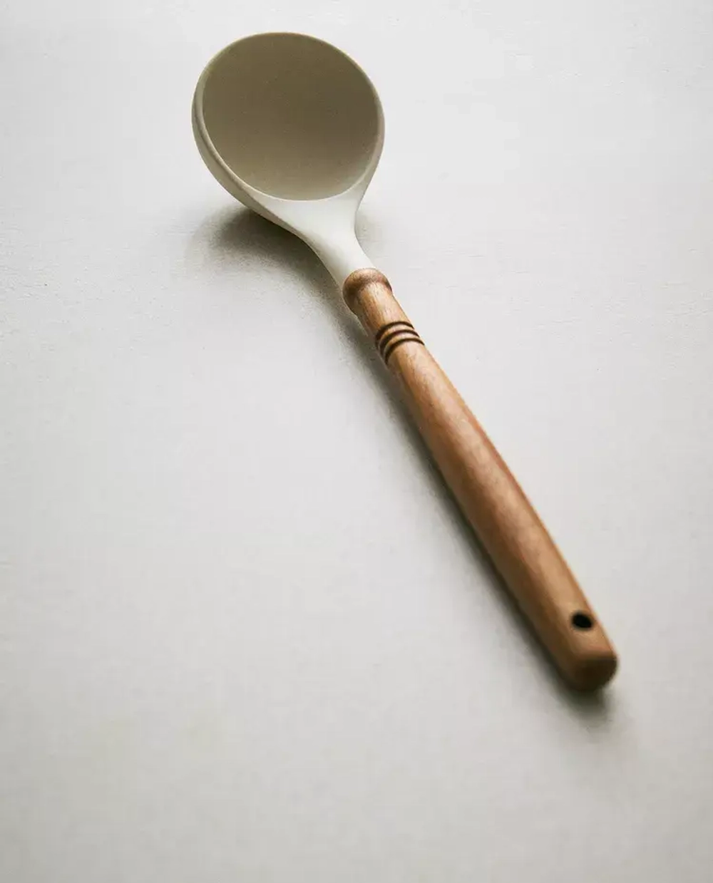 ZARA HOME ПОЛОВНИК ИЗ ДЕРЕВА И СИЛИКОНА, КРЕМОВЫЙ