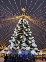 Светодинамическая елка ствольная - встроенная гирлянда: Теплый свет - "Таежная" от 11 до 21 м