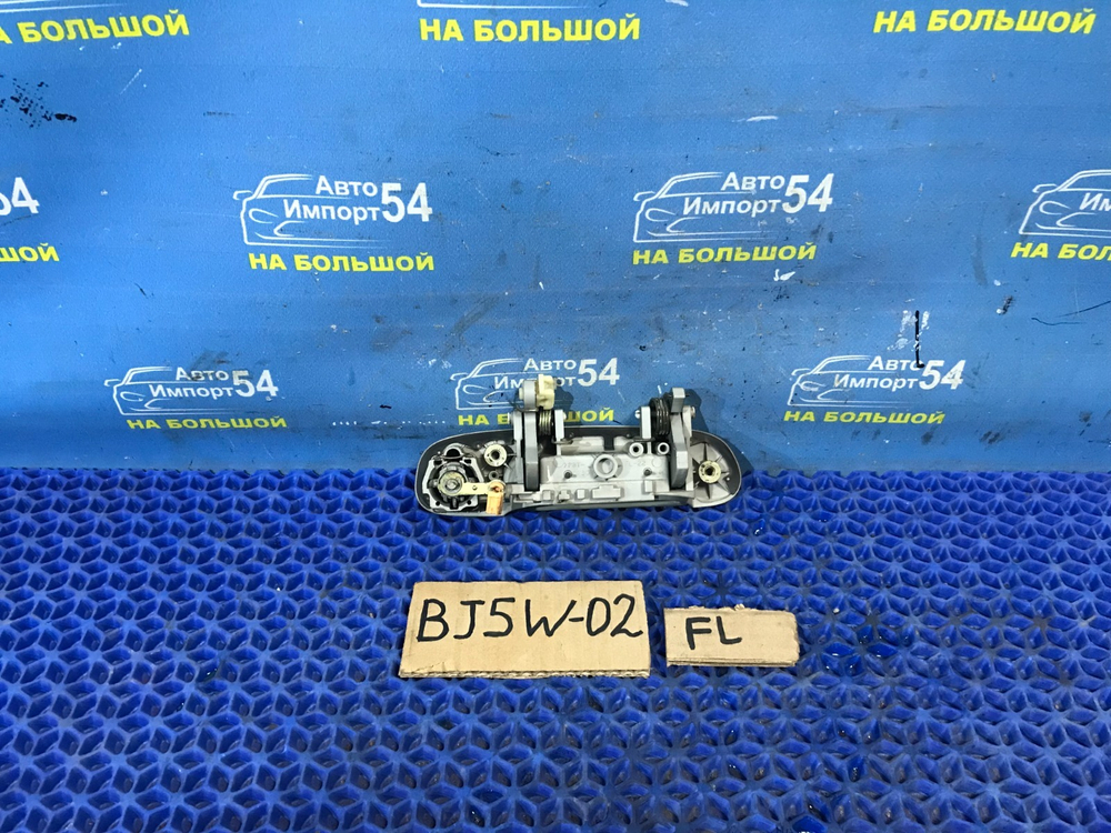 Ручка двери передней левой внешняя MAZDA FAMILIA 2001
