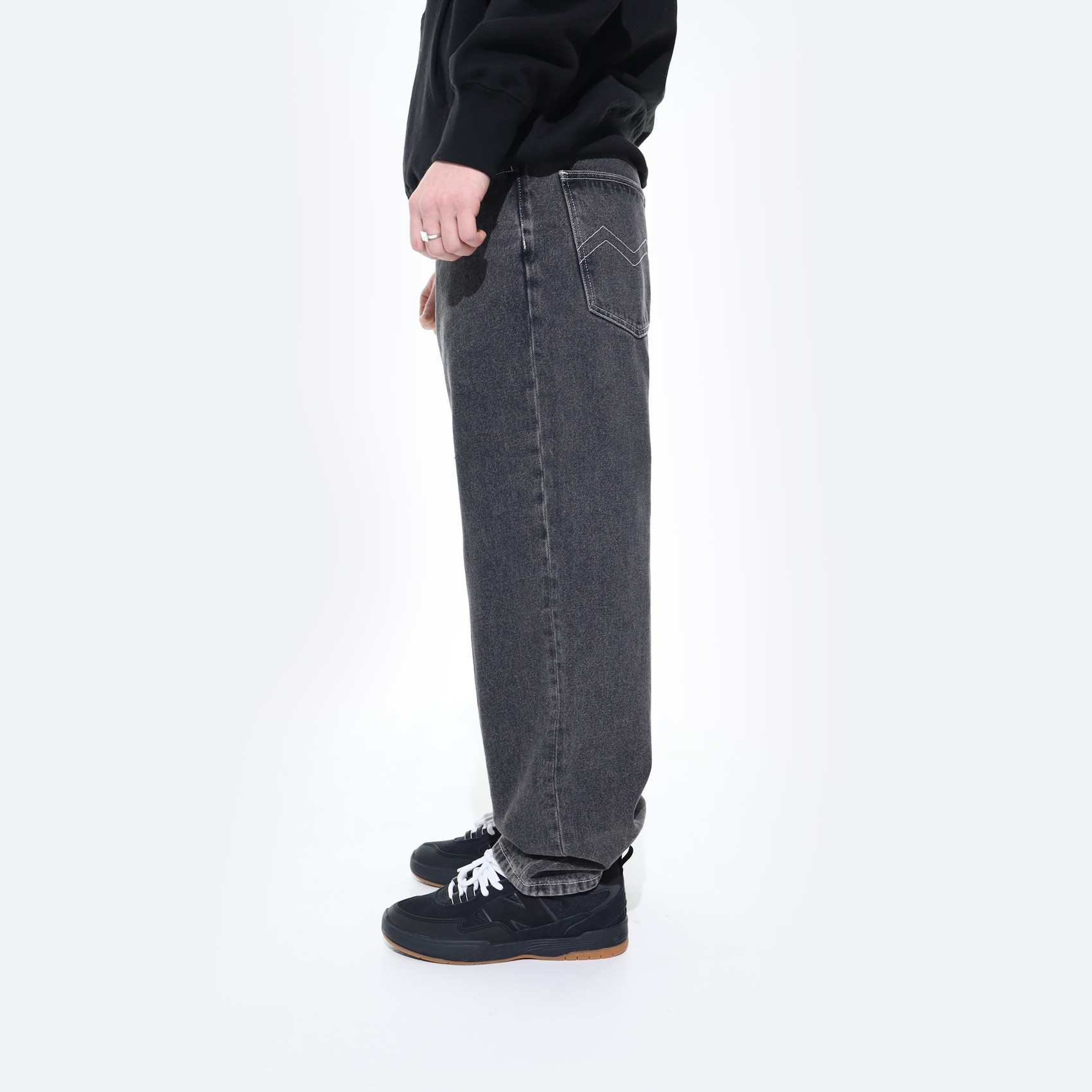 Джинсы Magamaev Bigger M jeans (black/washed) артикул: - купить в магазине Дайс