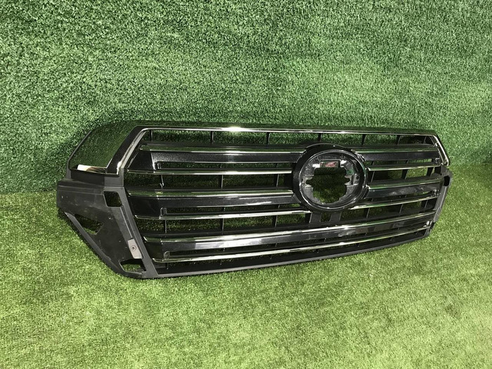 Решетка радиатора Toyota Land Cruiser 200 (2015-2021)