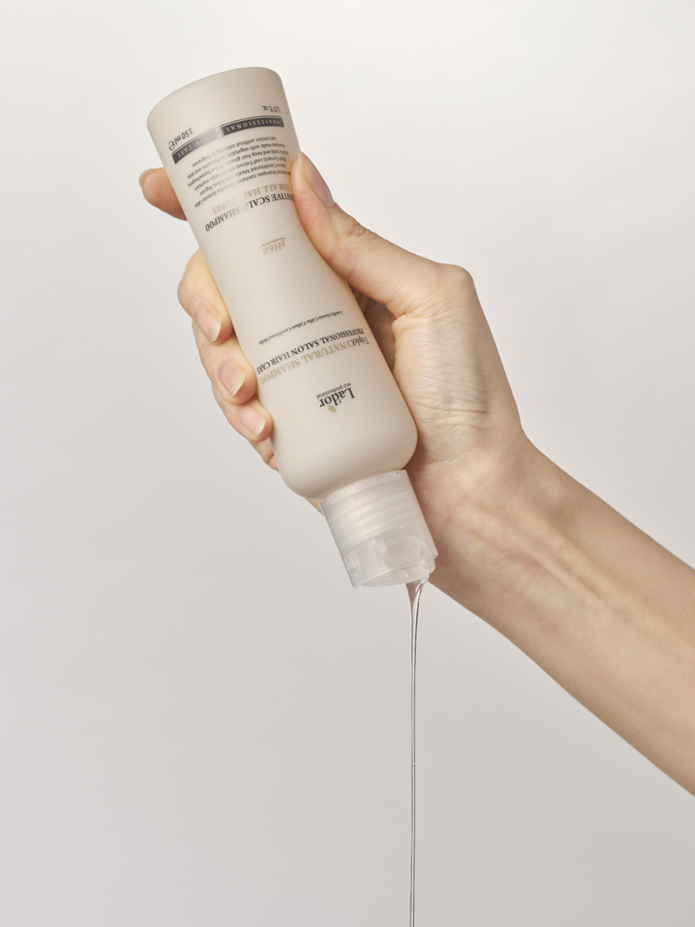 Бессульфатный органический шампунь с эфирными маслами Lador Triplex Natural Shampoo