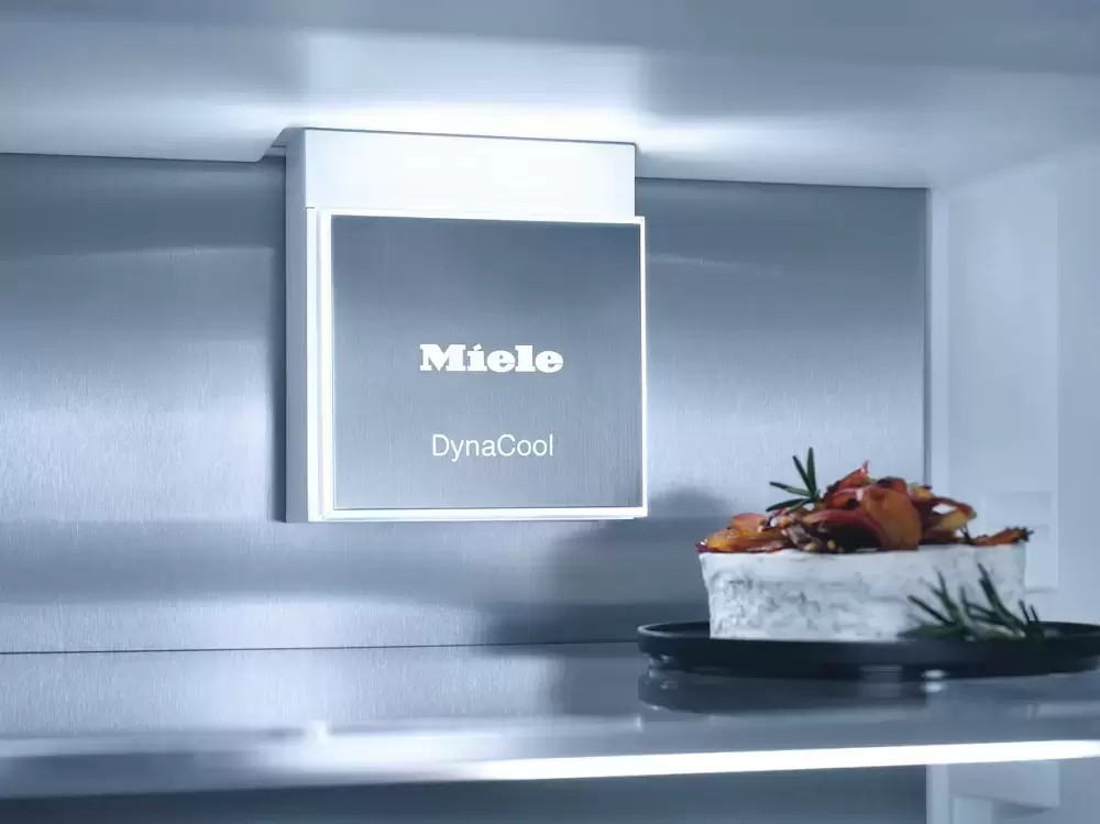 Встраиваемый холодильник Miele K 7777 C