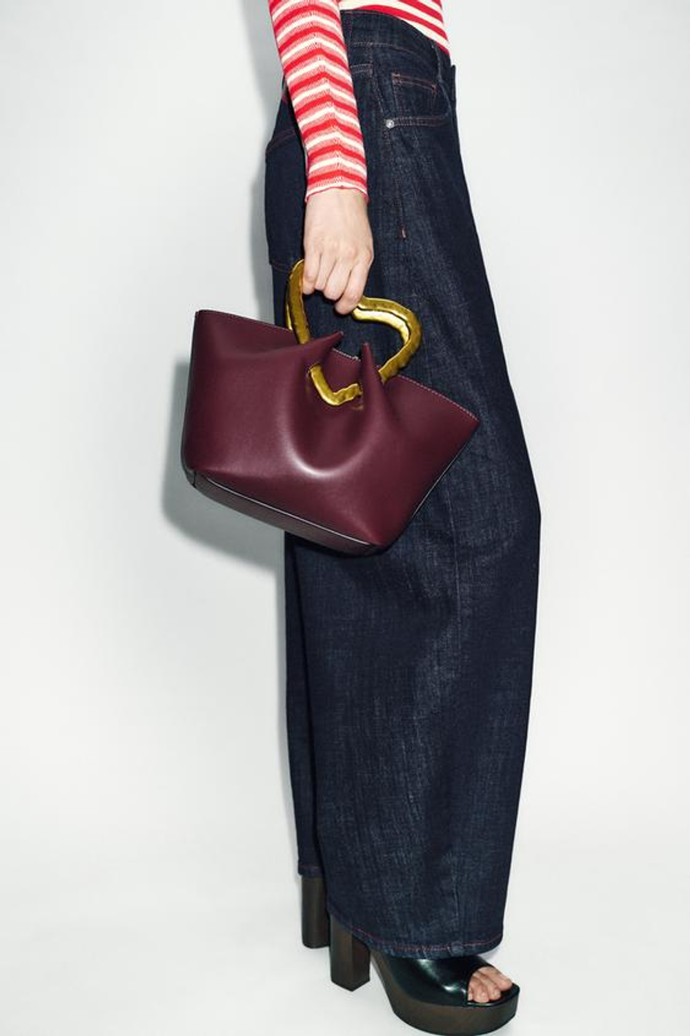 ZARA СУМКА С МЕТАЛЛИЧЕСКОЙ РУЧКОЙ, БОРДОВО-КРАСНЫЙ