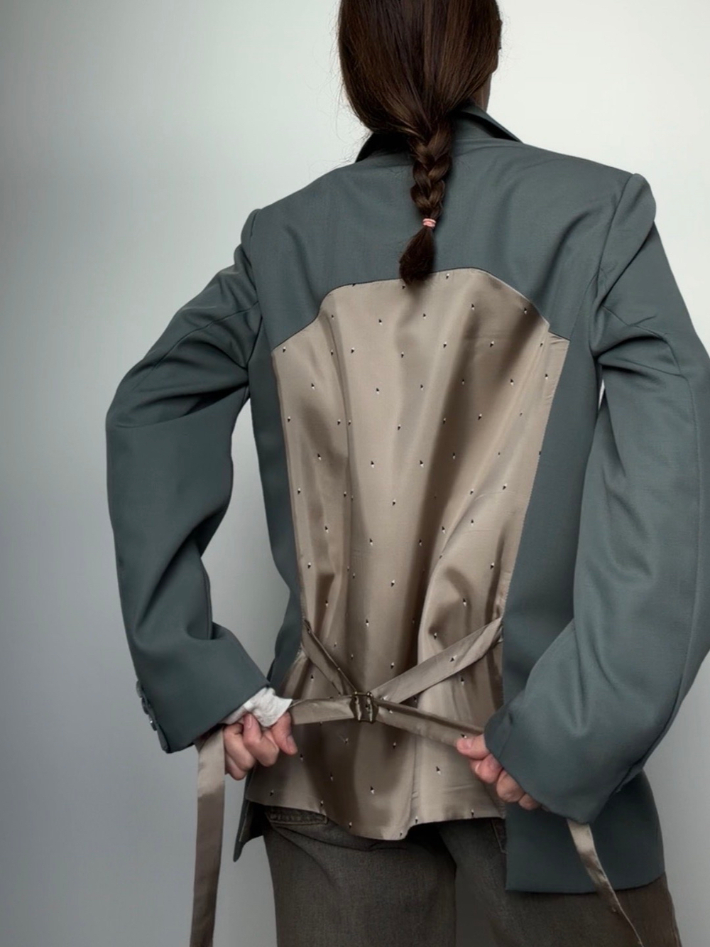 Жакет двубортный Полынь с контрастной бежевой спинкой