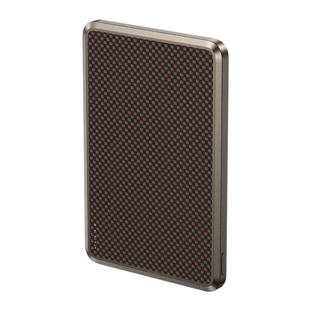 Внешний аккумулятор MagSafe Benks ArmorGo (5000 мА·ч) Беспроводная зарядка: Qi 7,5 Вт. Проводная зарядка: USB-C. Есть LED-индикация. Энергоёмкость — 19,35 Вт·ч. Максимальная выходная мощность — 18 Вт