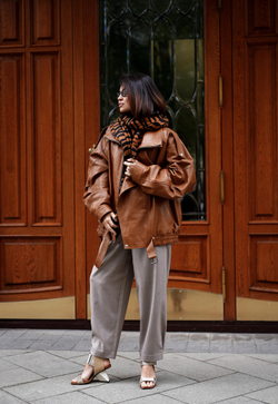 Косуха-бомбер карамель