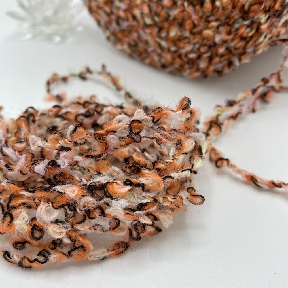 Букле Industria Italiana Filati S.P.A. 30% меринос 12% полиамид 53% полиакрил