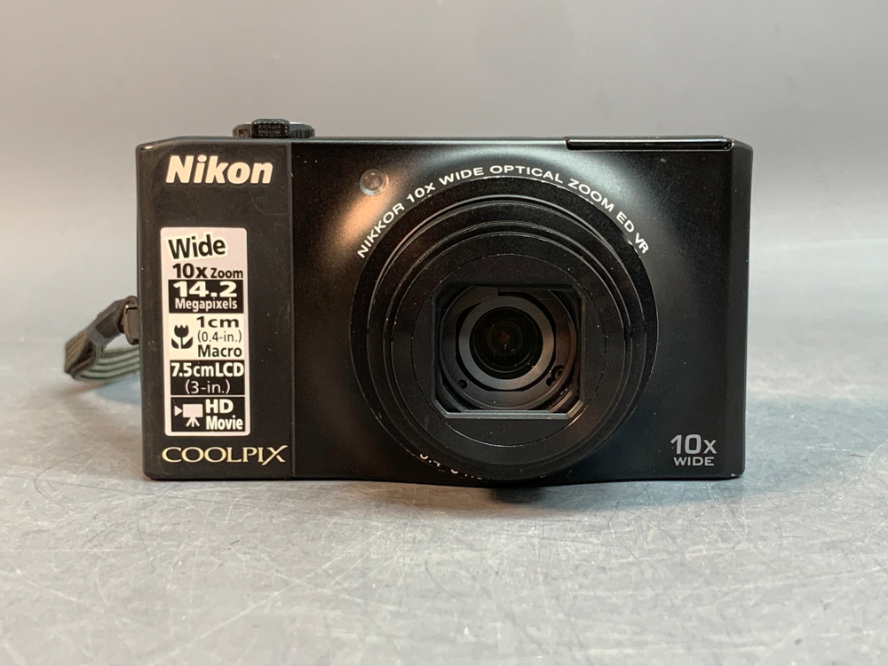 Nikon Coolpix S8000