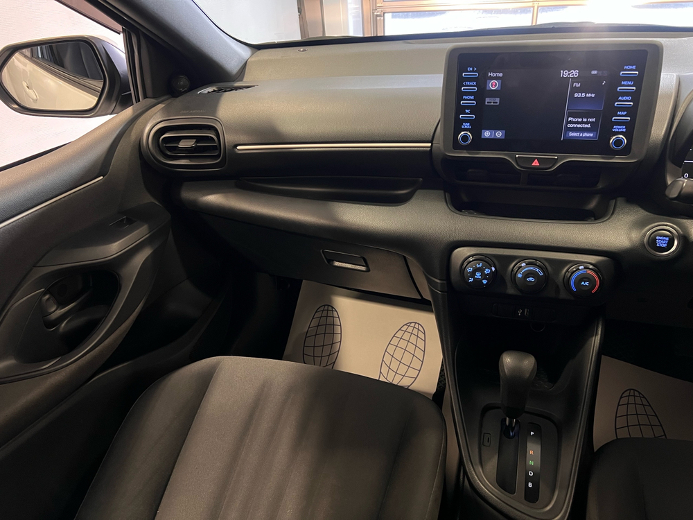 Toyota Yaris, 2020 год