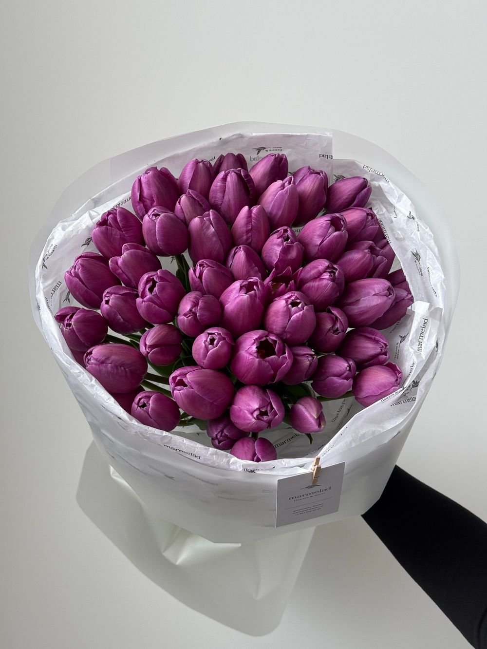 Букет из 51 фиолетового тюльпана
