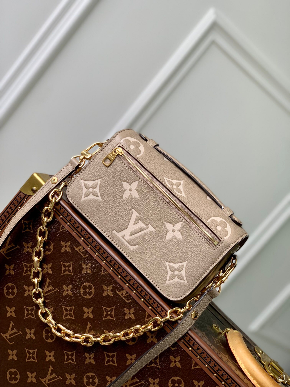 Louis Vuitton Pochette Metis East West