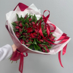 Букет из 9 красных альстромерий