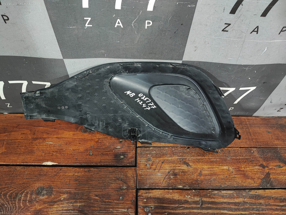 Накладка переднего бампера правая Mercedes GLA (H247) 20-нв Б/У Оригинал A2478850804