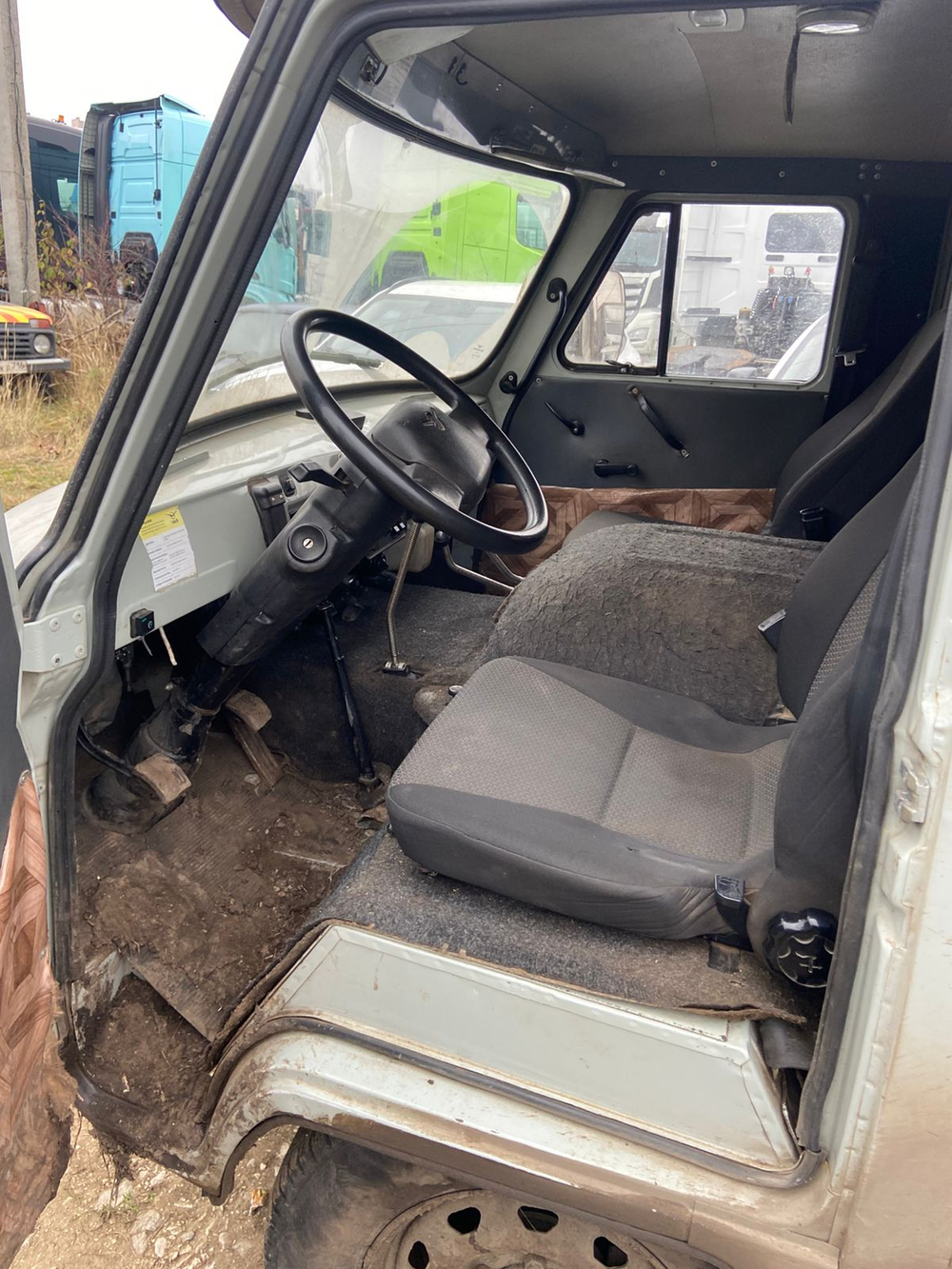 UAZ 3909* Бортовой 390945 (Тент, 4+1 мест, без ABS, Бензиновый, 2,7 л, 112 л.с.)