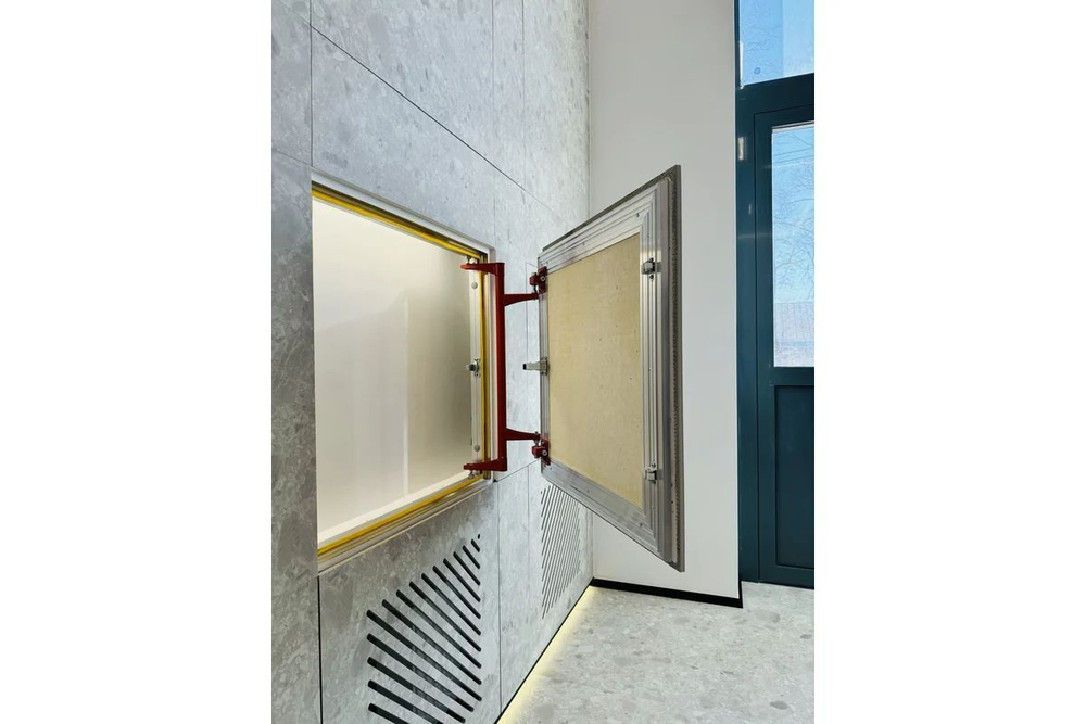 Люк под плитку Союз 400х400, петли по стороне 400 ХАММЕР