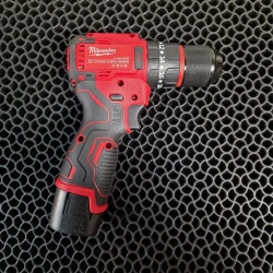 Milwaukee Дрель-шуруповерт, 24 В, 2 АКБ