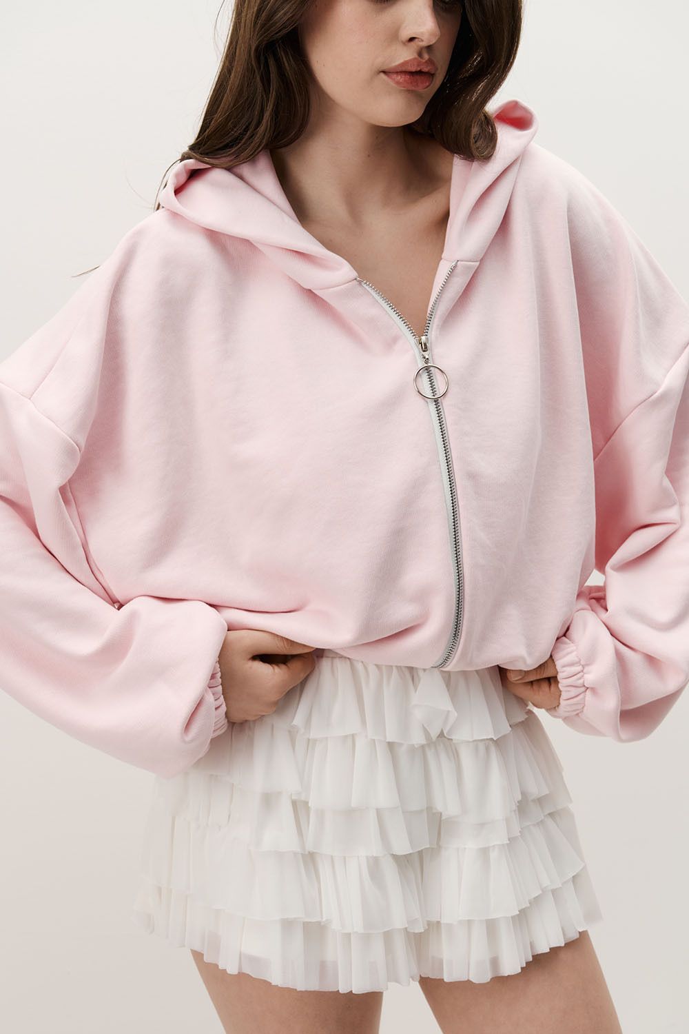 Укороченное худи на молнии нежно-розового цвета
