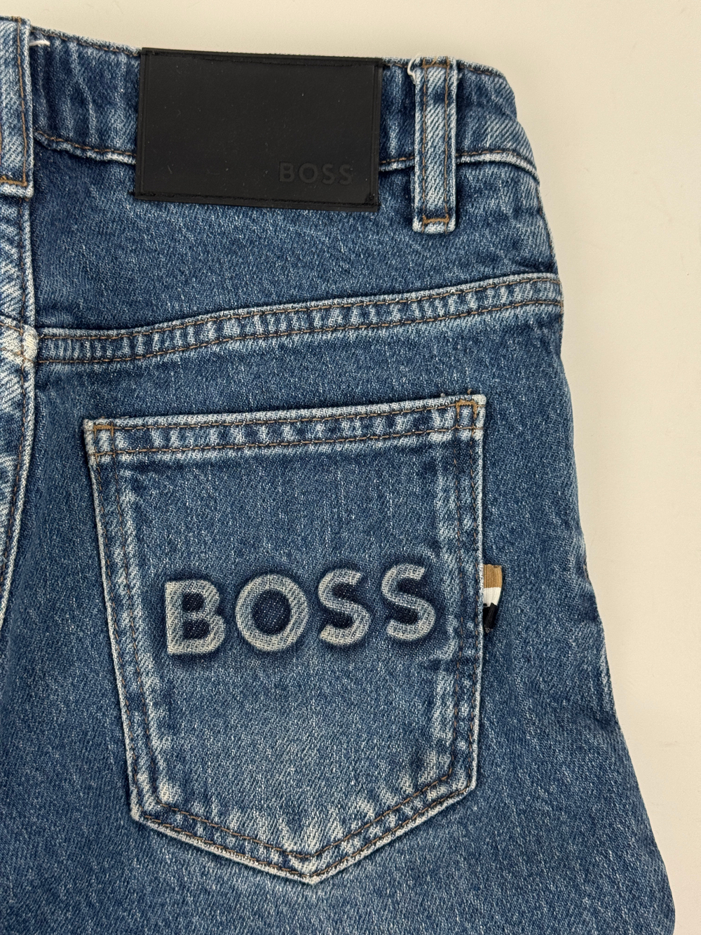Джинсы Boss