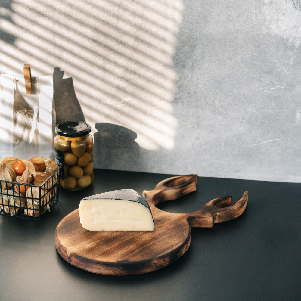 Доска разделочная из древесины сибирского кедра. RD94