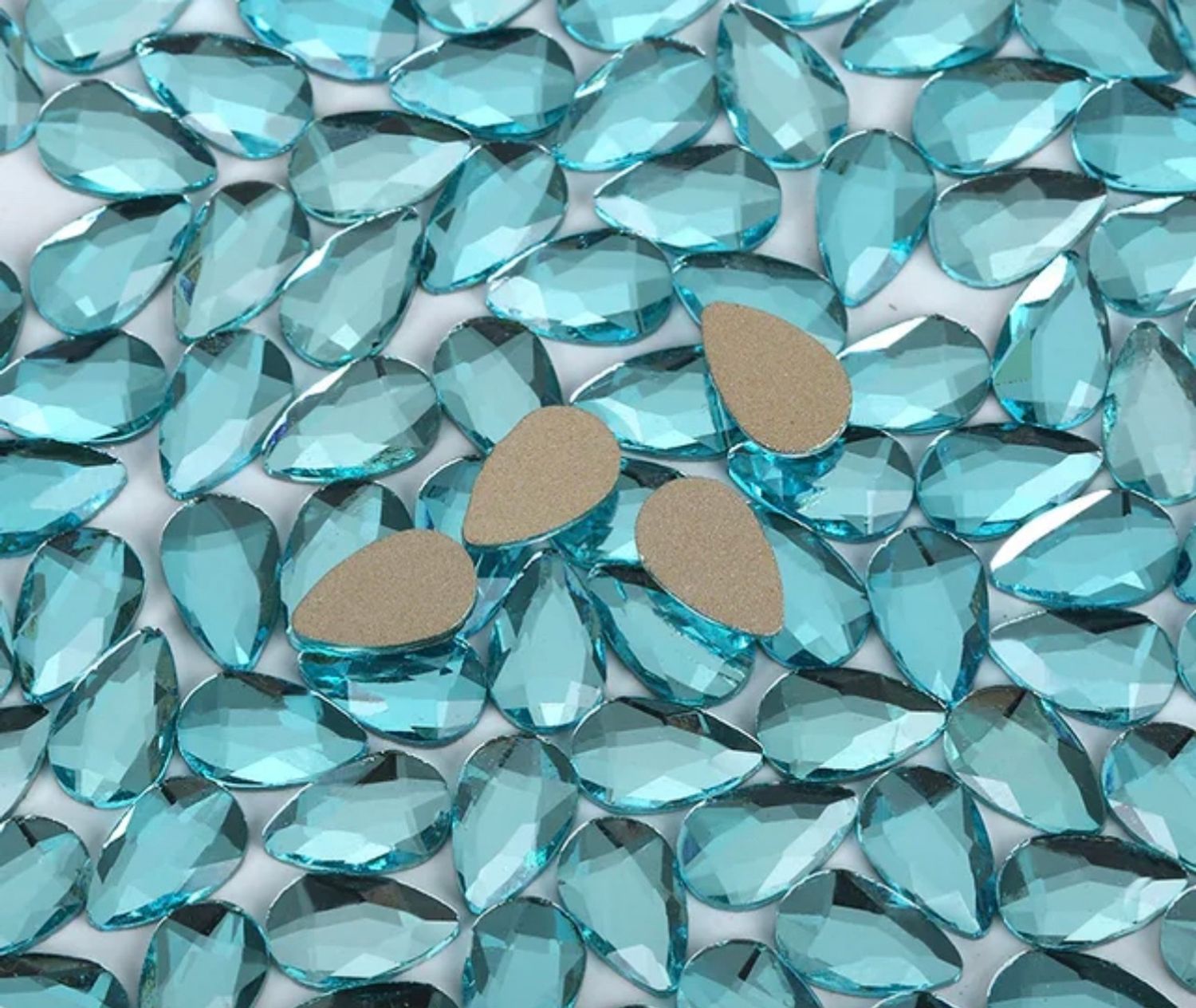 Стеклянные стразы  (5,5*8мм) 25шт, цвет бирюзовый