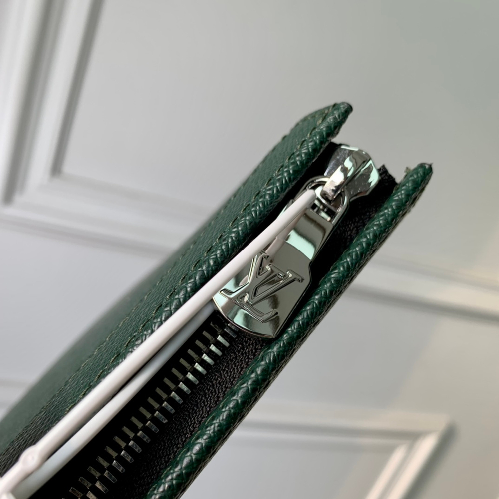 Louis Vuitton Pochette Voyage MM