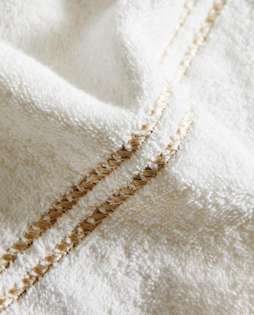 ZARA HOME БАННОЕ ПОЛОТЕНЦЕ С ЗОЛОТОЙ КАЙМОЙ, ЗОЛОТОЙ