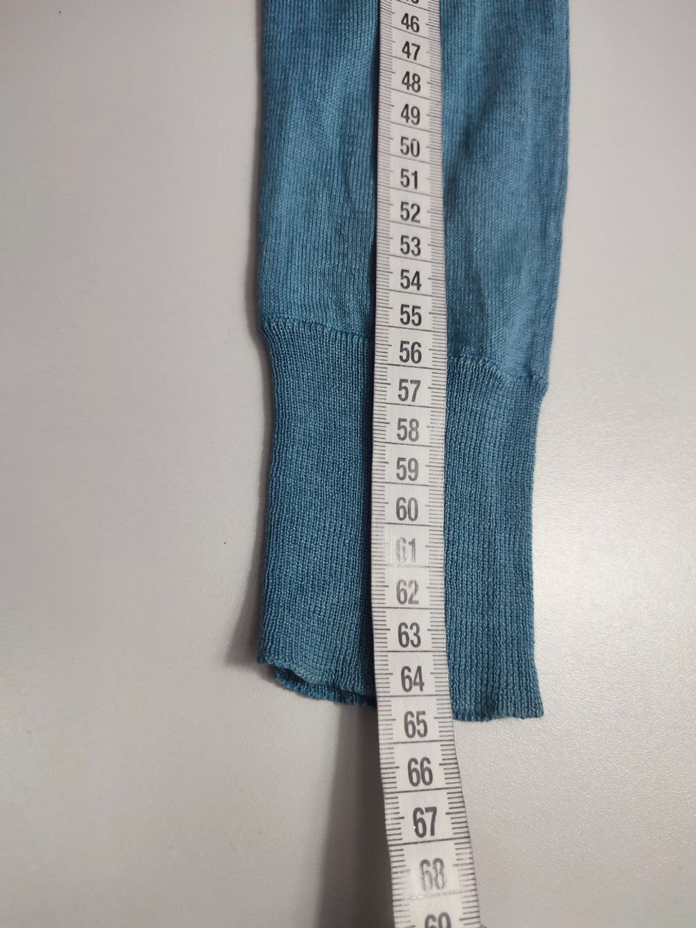 Джемпер модный с капюшоном  40 размер