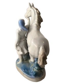 Фарфоровая статуэтка "Колхозница с конем" 1950-1960 гг. (2)