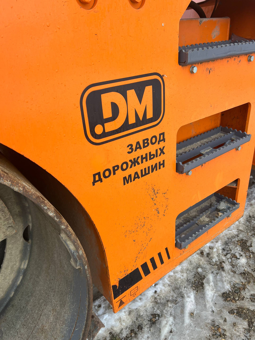 Завод дорожных машин DM-7,5* Каток_не актуально DM-7,5-VD 	(Дизельный, 4,8 л, 78 л.с., АТ)
