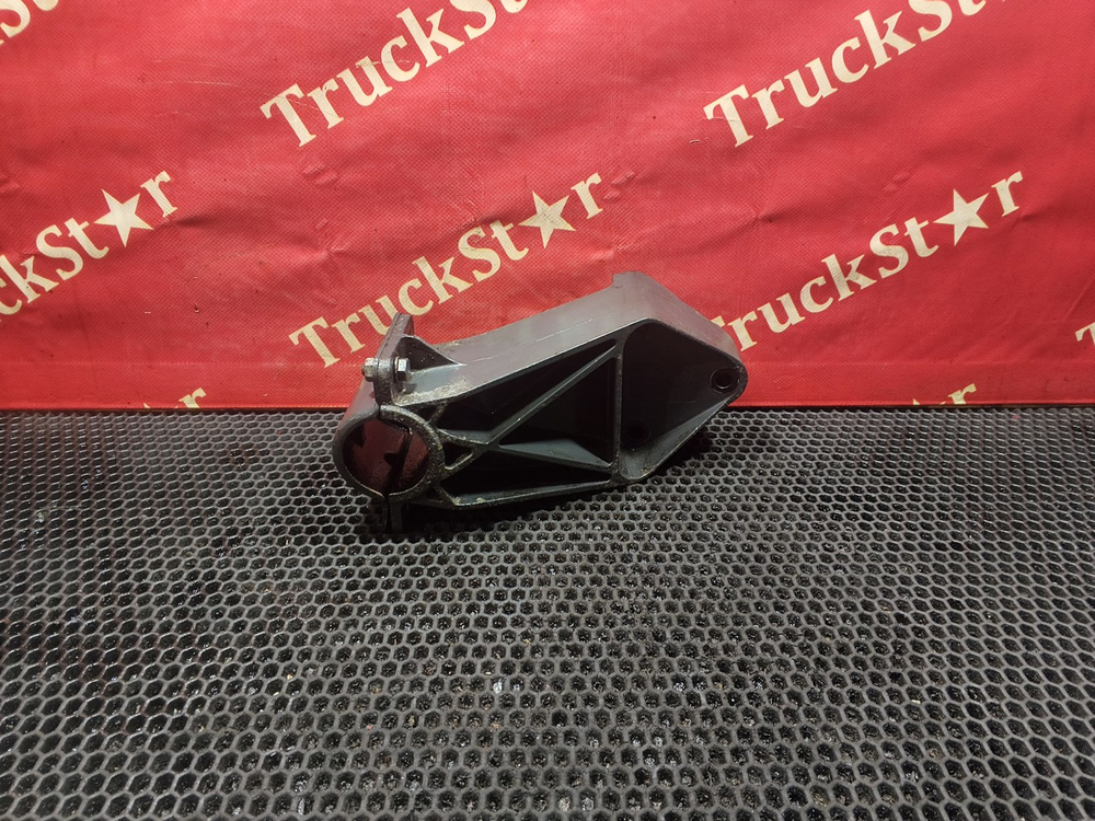 Кронштейн крыла заднего 2020г