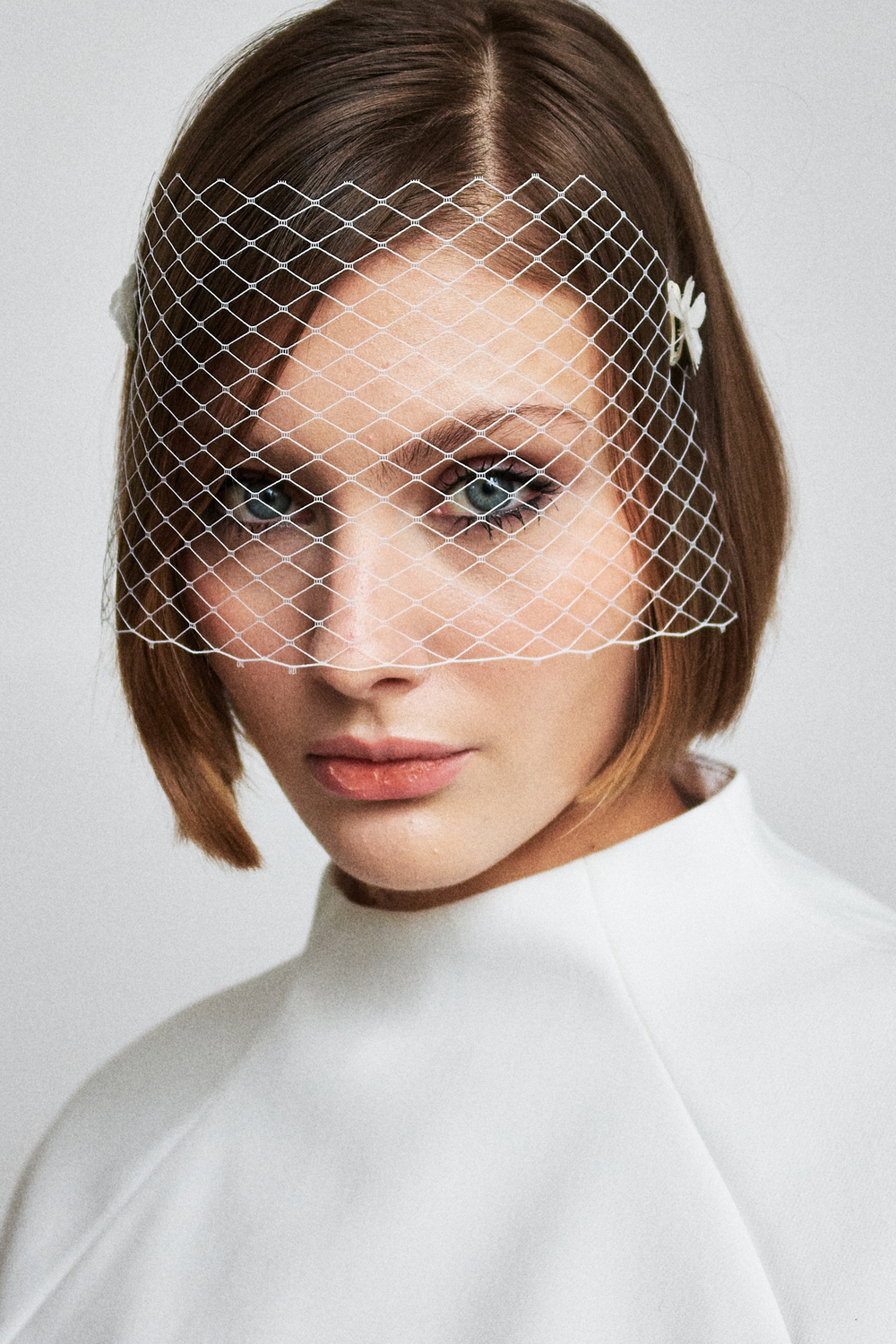 Вуаль белая на заколках