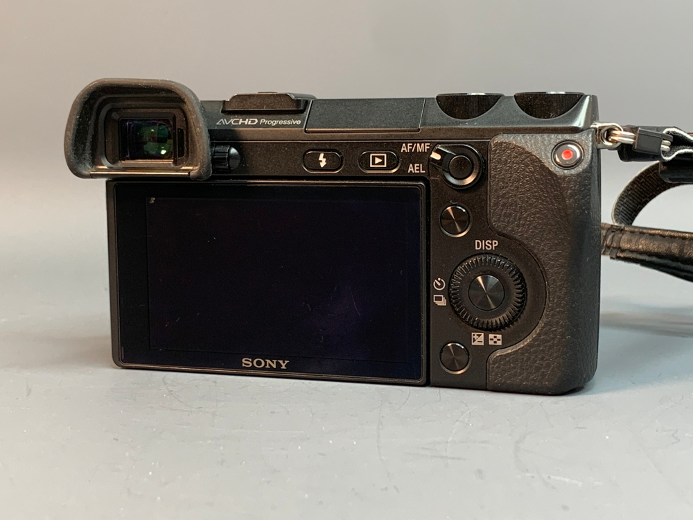 Sony Nex-7 kit E 3.5-5.6 18-55mm OSS 1.700 кадров